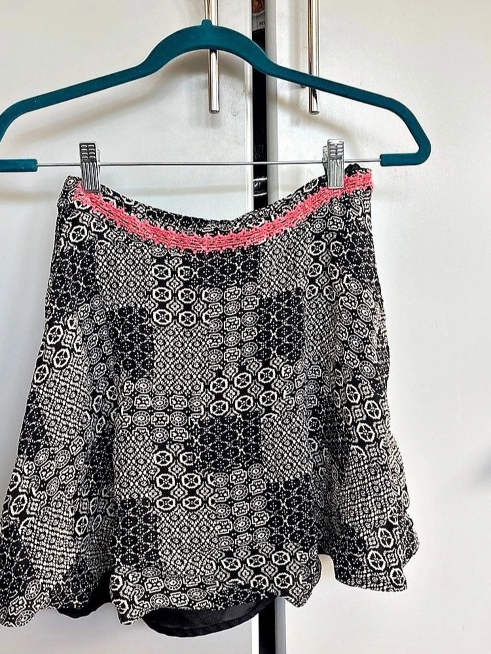 Fun & Flirt Geometric Mini Skirt in Black & White Size Medium